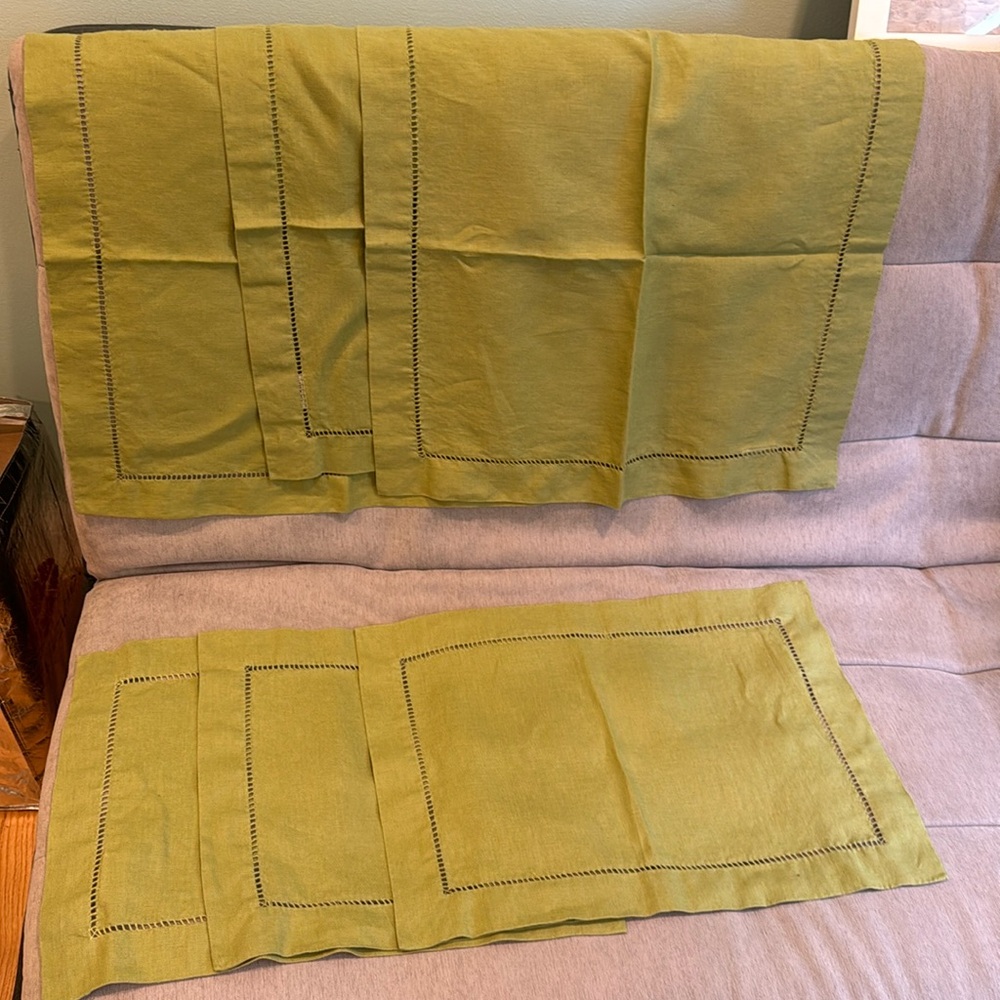 Potterybarn napkin n placemat set of 3 green linen